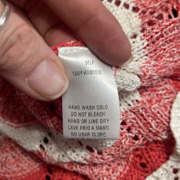 Easel V neck sweater lightweight muted red/white bell sleeve. sz Small - Picture 7 of 8